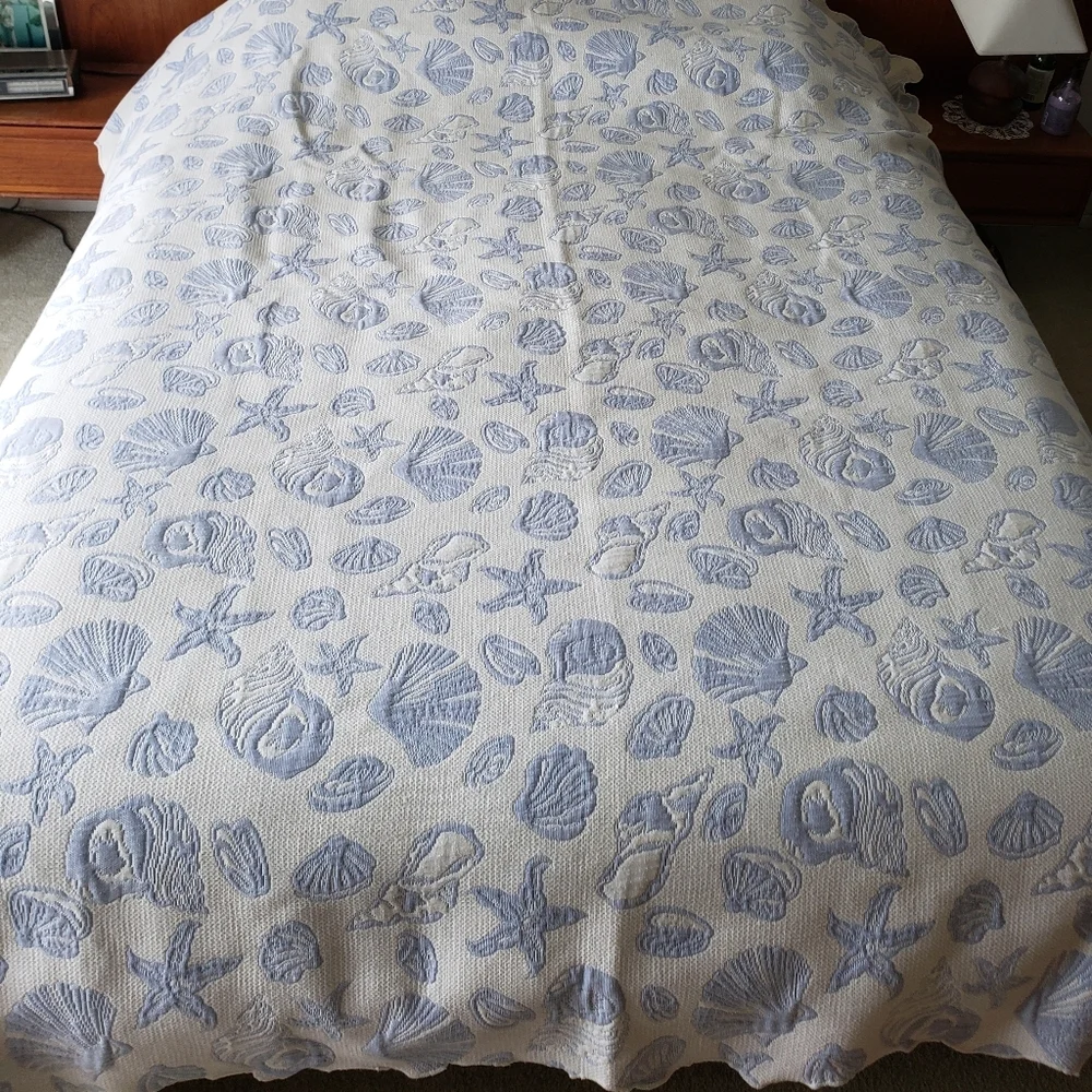 Seashell Quilted Coverlet Full/Queen Blue & White ~ Reverse side is White & Blue